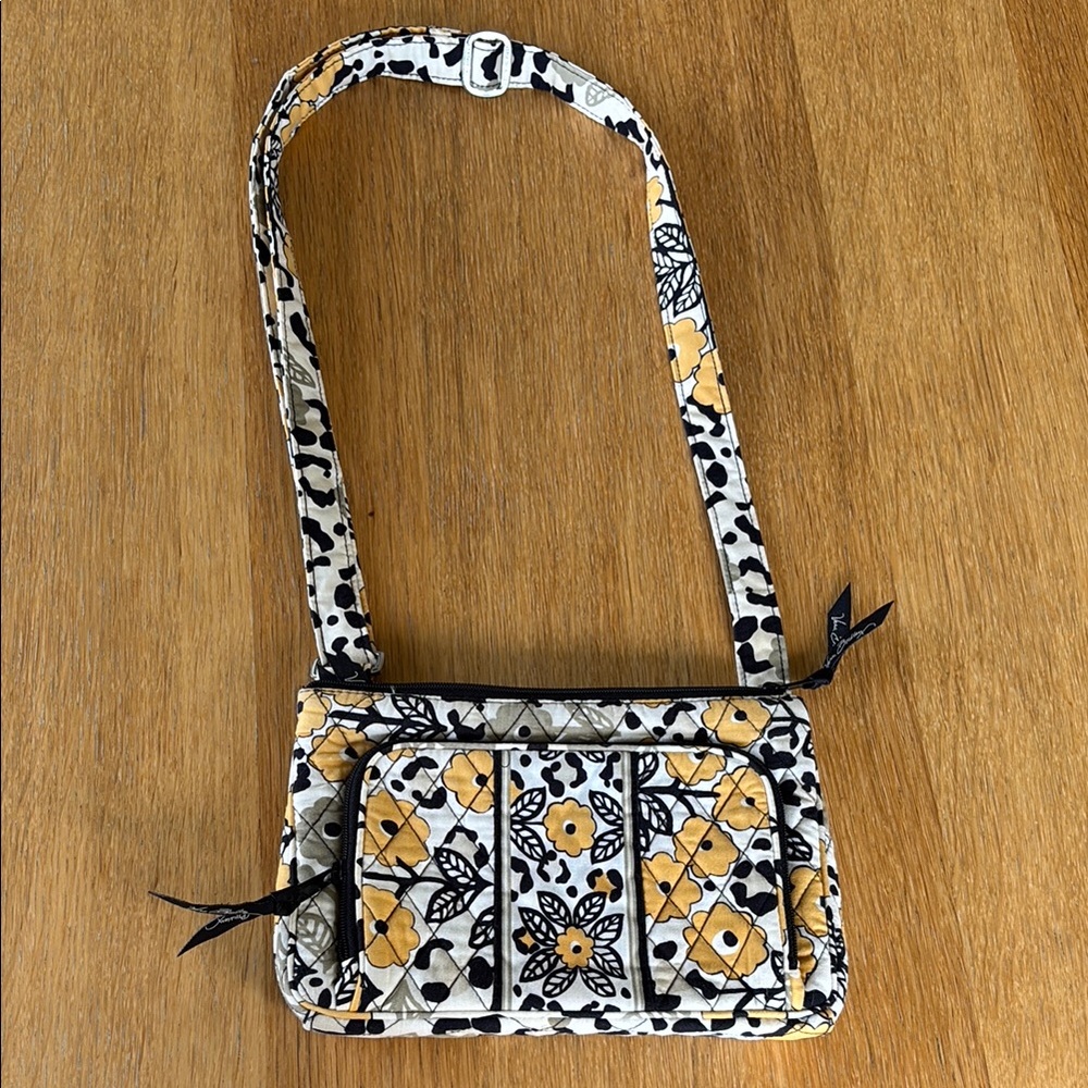 🎪 Vera Bradley Patch Crossbody Bag – Colorful, Hands-Free & Festival Ready 🎨